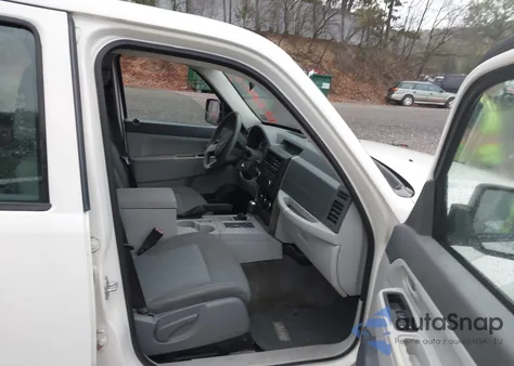 2008 Jeep Liberty Sport z USA, uszkodzony, nr VIN 1J8GN28K48W288012